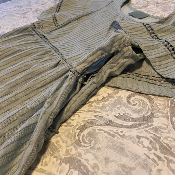 Skies Are Blue Top - Picture 7 of 9